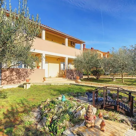 Helles Mit Wlan Und Tollem Balkon Casa de Férias Pula
