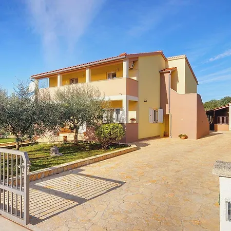 Helles Mit Wlan Und Tollem Balkon Casa de Férias