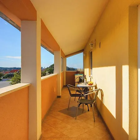 Helles Mit Wlan Und Tollem Balkon *